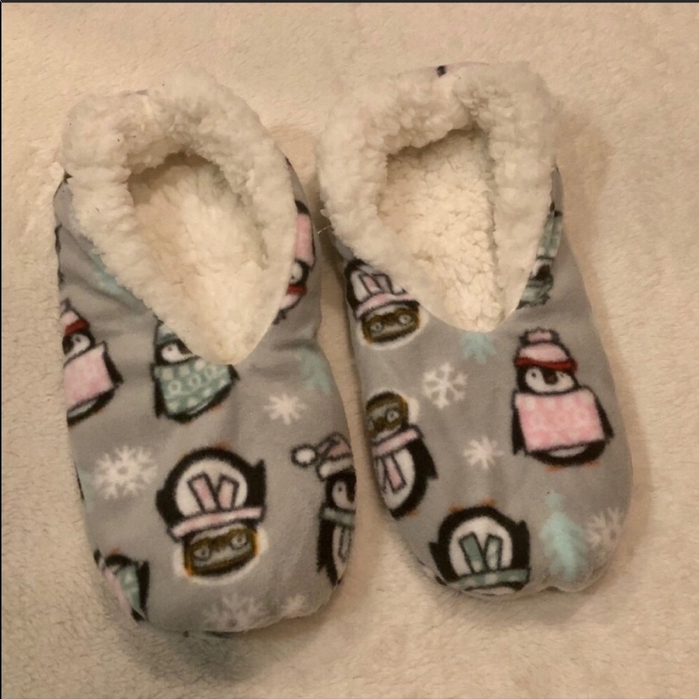 Holiday Themed Slip On Fabric Slippers NWOT